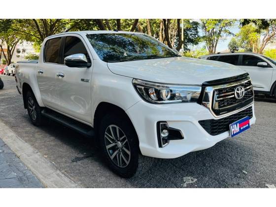 TOYOTA HILUX 2.8 SRX 4X4 CD 16V DIESEL 4P AUTOMÁTICO TOYOTA HILUX 2.8 SRX 4X4 CD 16V DIESEL 4P AUTOMÁTICO
